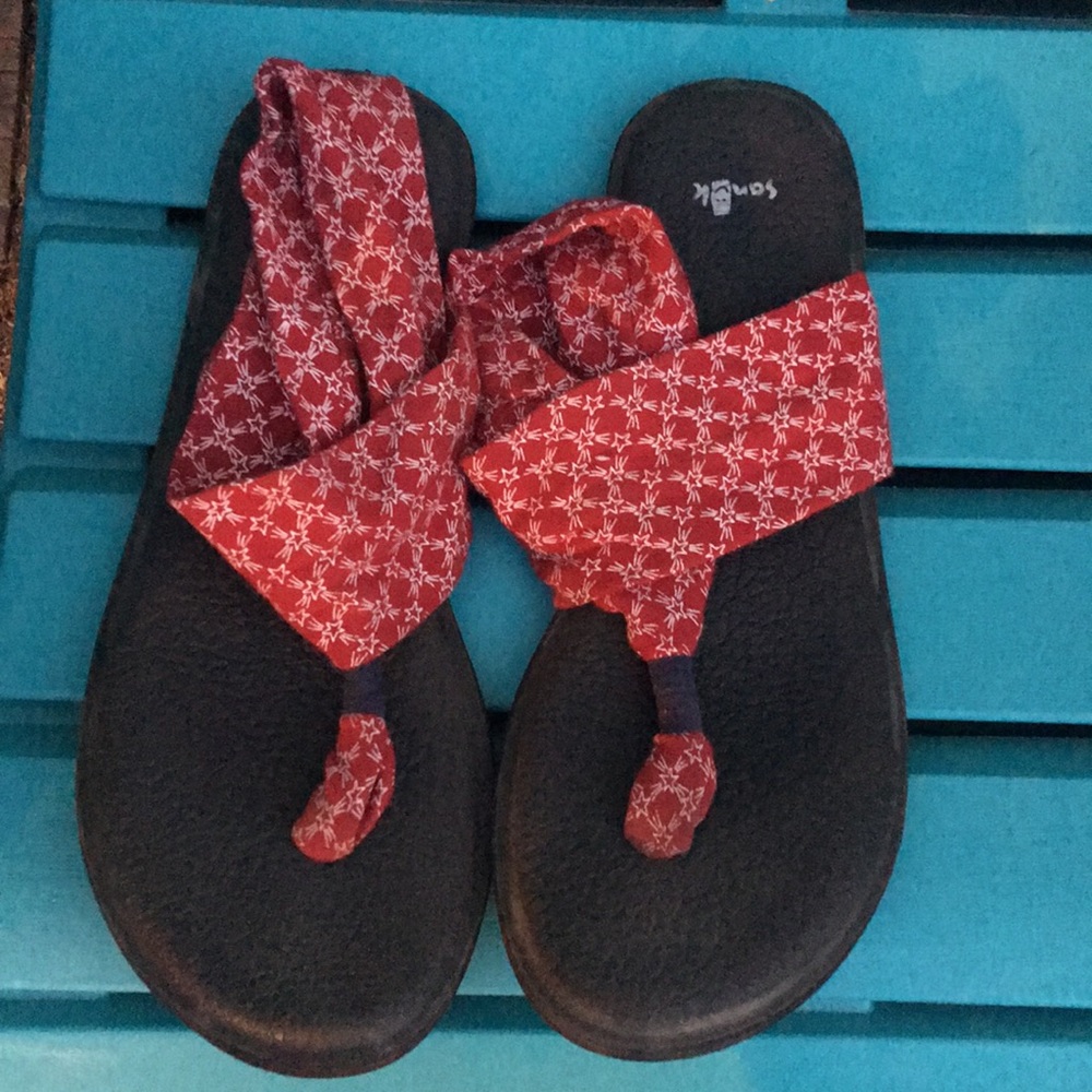 Sanuk sandals yoga